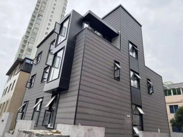 沪深策略联盟 制造“危房”假象，200平别墅扩建到700平，媒体：谁给办的新房产证？